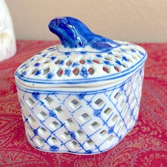 Vintage Trinket Box Blue and White Pierced Porcelain- Blue Frog Lid Chinoiserie - Picture 1 of 5
